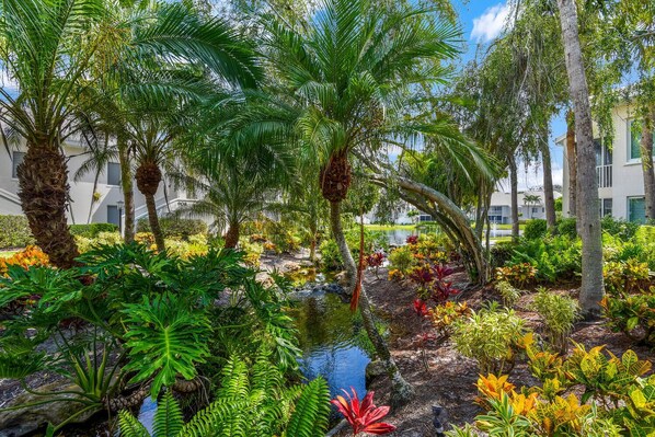 Property grounds - Pelican Bay 3-bedroom condo available for 2024 Season!! (Naples)