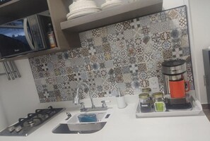 Fridge, microwave, oven, stovetop - 110 SF Tiny studio 7min walk from Town square and 25min drive to Cocora Valley (Salento)