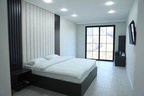 Panoramic Room, Mountain View, Poolside | Individually furnished, soundproofing, free WiFi - Grand Hotel Kapan (Kapan)