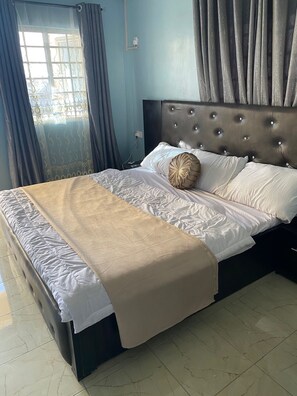 4 Schlafzimmer, Bügeleisen/Bügelbrett, WLAN, Bettwäsche