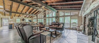 Hidden Buffalo Lodge | Sleeps 13 w/Kid's Loft!