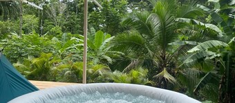 "serenity Glamping: Selva, Jacuzzi, Romance y las Mejores Playas del Caribe Sur"