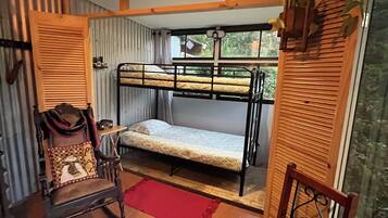 2 bedrooms, bed sheets