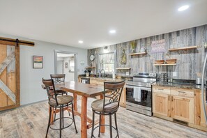 Fridge, microwave, stovetop, dishwasher