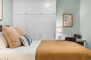 1 chambre, fer et planche à repasser, accès au Wi-Fi (inclus)