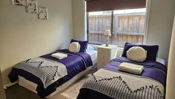 3 bedrooms, desk, iron/ironing board, travel crib