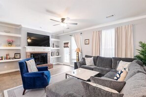 智能电视、壁炉