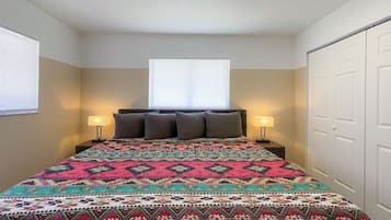 1 bedroom, desk, WiFi, bed sheets