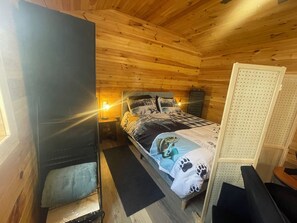 2 bedrooms, WiFi, bed sheets - Deer Run Cabin (Licking)