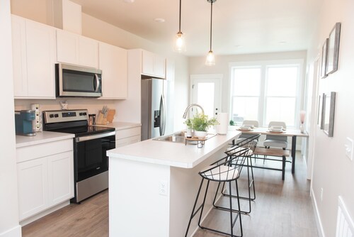 Modern townhome minutes from Billings' best shopping, family friendly community!