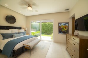 6 bedrooms, desk, iron/ironing board, travel crib