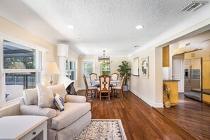 Smart TV, fireplace, books, stereo