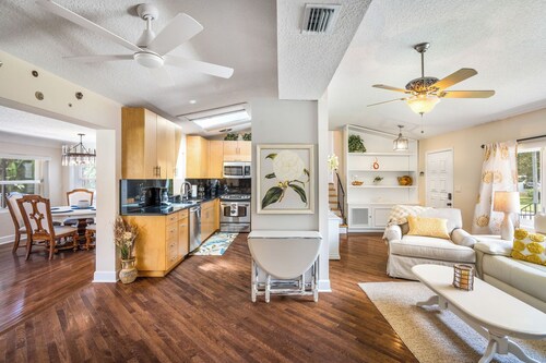 1.5/h theme parks, close to mall,  golf course, 15min to beach, 5min Downtown! 