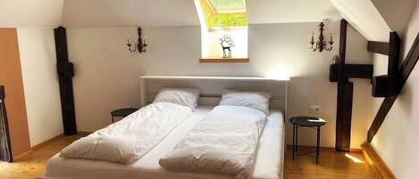 Iron/ironing board, free WiFi, bed sheets