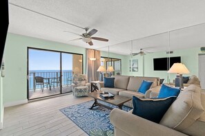 Smart TV - Mojito Sunset Escapes direct Gulf- front w/beachfront master, beach chairs (Panama City Beach)