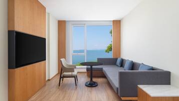 Suite, 1 King-Bett, Gartenblick | Daunenbettdecken, Zimmersafe, Schreibtisch