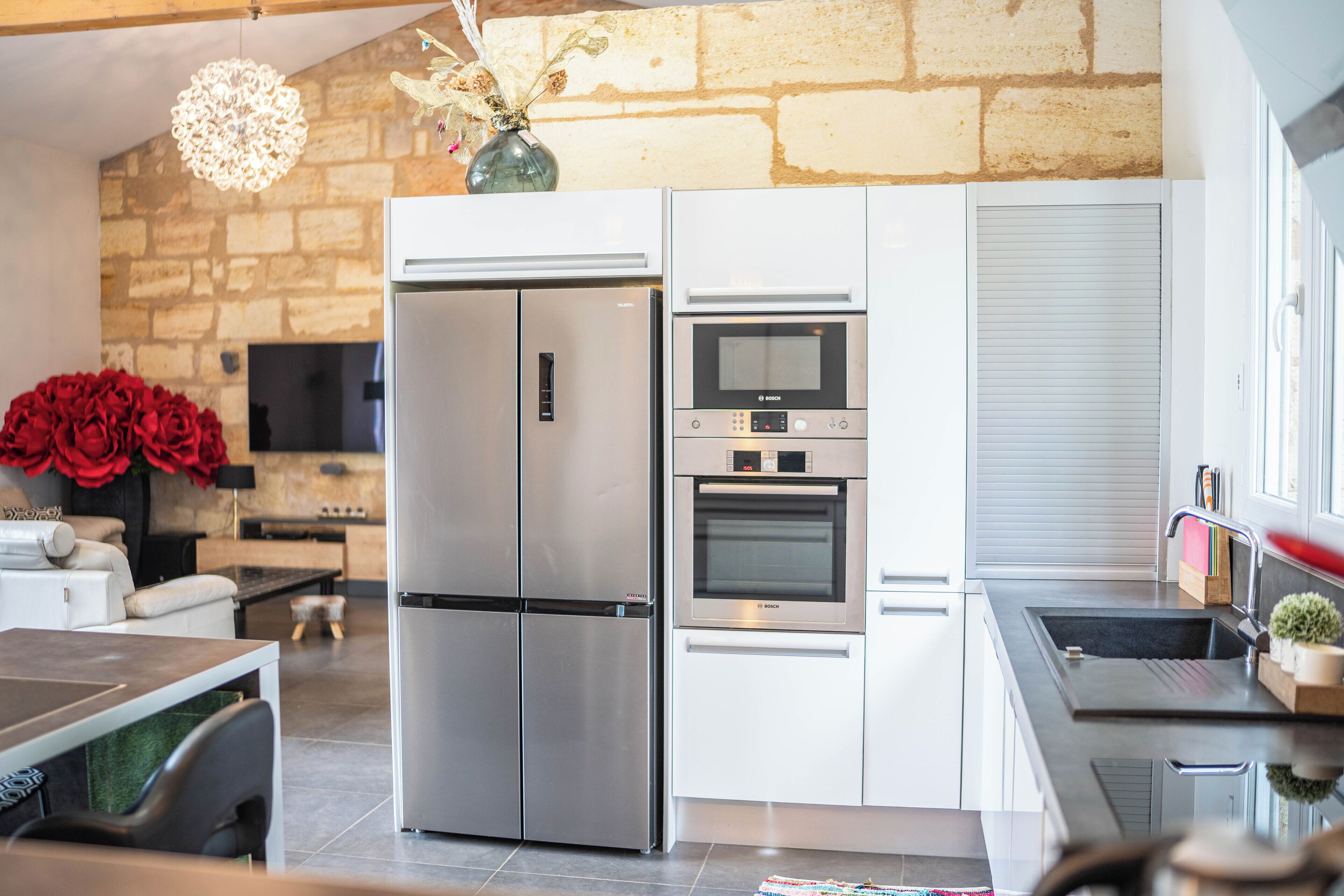 Réfrigérateur, micro-ondes, four, plaque de cuisson