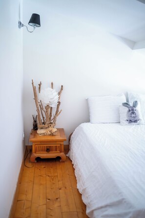 3 chambres, coffres-forts dans les chambres, fer et planche Ă repasser