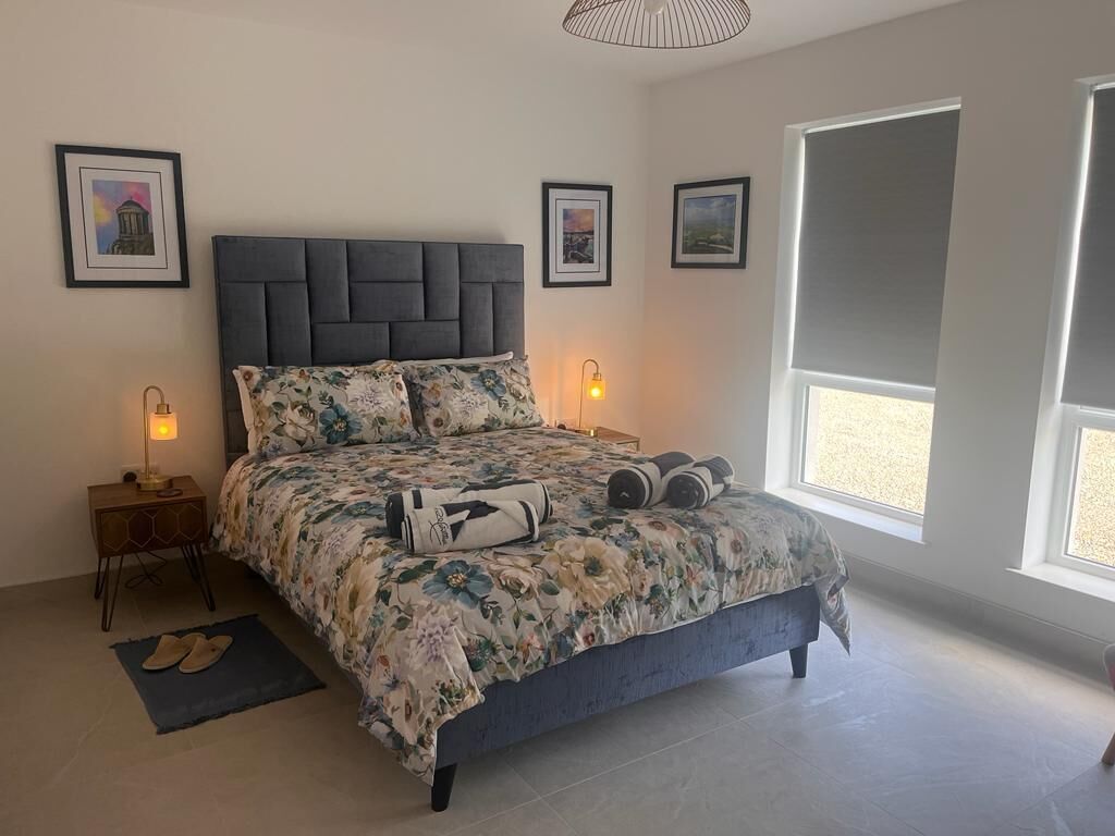 Sunset Cottage  - Sleeps 6 - Parking - Garden - Castlerock