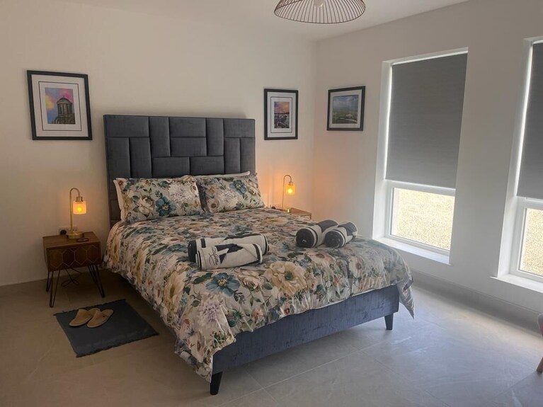 Sunset Cottage - Sleeps 6 - Parking - Garden - Castlerock