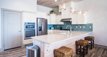 Luxury Waterfront Marina Townhome, Private Rooftop Deck, and Private Elevator