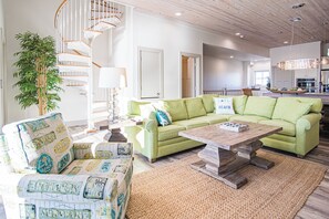 Smart TV - Luxury Waterfront Marina Townhome, Private Rooftop Deck, and Private Elevator (Port Aransas)