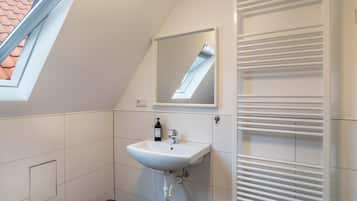 Dusch, hårtork och handdukar