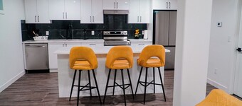 Executive , Serene, Beautiful 2 bedroom Basement Apartment