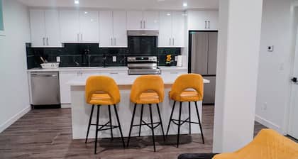 Executive , Serene, Beautiful 2 bedroom Basement Apartment