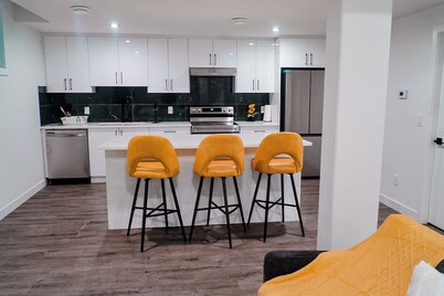 Executive , Serene, Beautiful 2 bedroom Basement Apartment