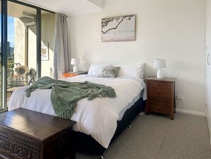 3 bedrooms, desk, iron/ironing board, WiFi