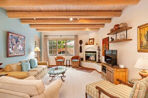 Smart-TV, Kamin, Bücher