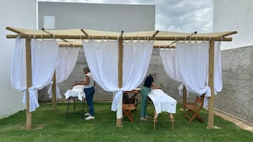 Hot stone-massage, deep tissue-massage, sportsmassage