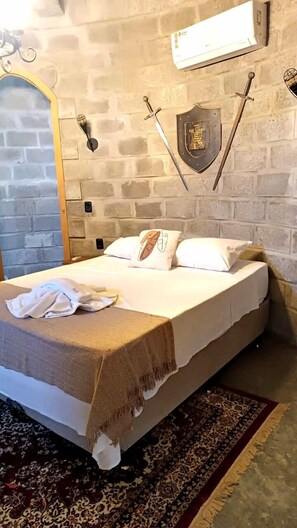 Chalet supérieur | Lit avec matelas à plateau-coussin, minibar, décor unique