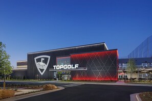 Exterior - Coastal Chic Retreat - Minutes to Downtown Charleston and Beautiful Beaches (North Charleston)