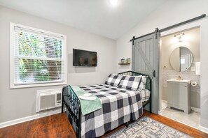 1 chambre, fer et planche à repasser, Wi-Fi gratuit, draps fournis