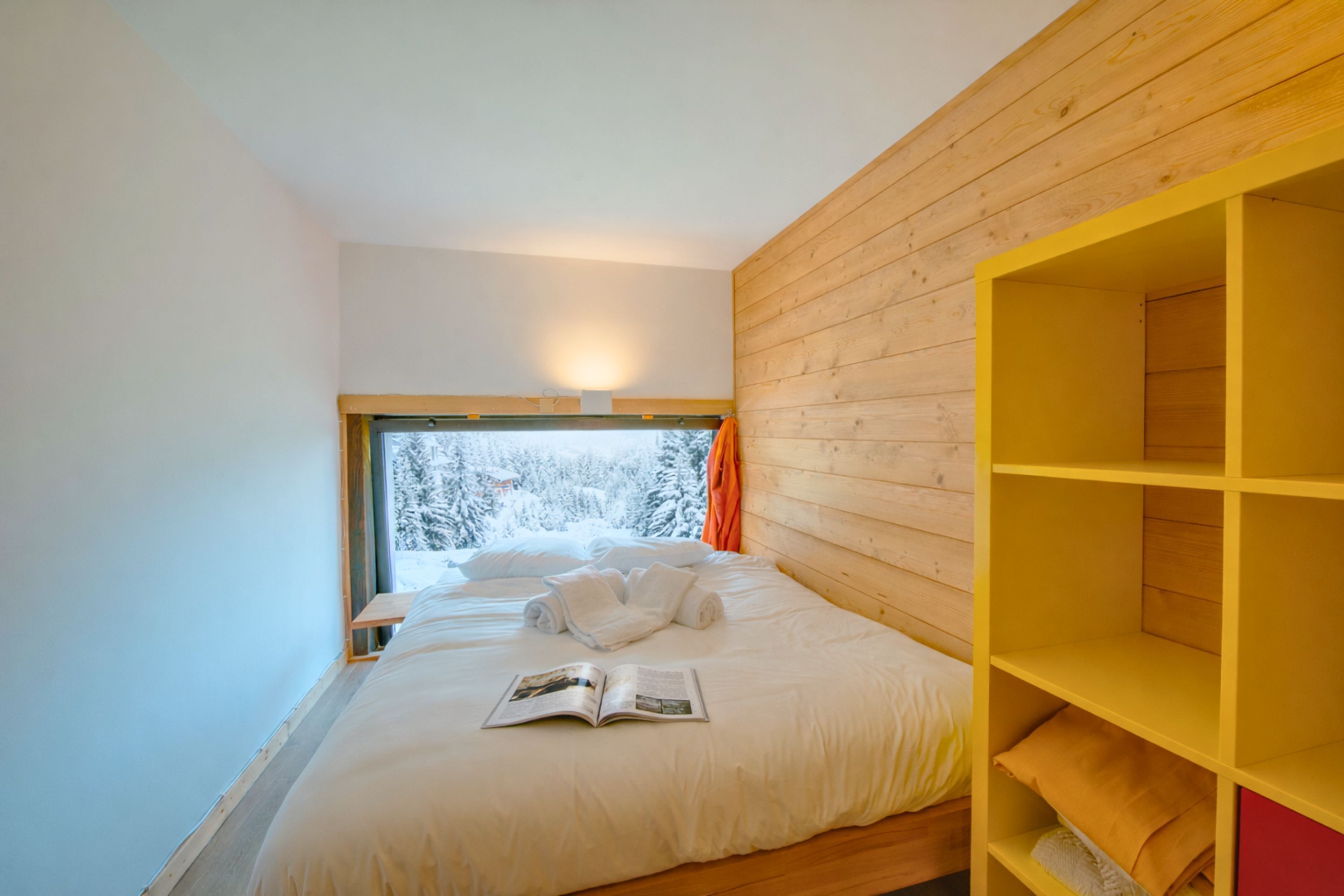 2 bedrooms, bed sheets