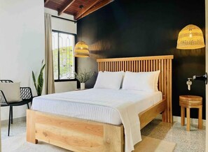 6 bedrooms, iron/ironing board, WiFi, bed sheets