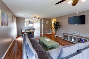 Living area - Work from Home oasis - Pet friendly! (Mt. Juliet)