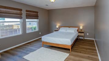 3 bedrooms, iron/ironing board, WiFi, bed sheets