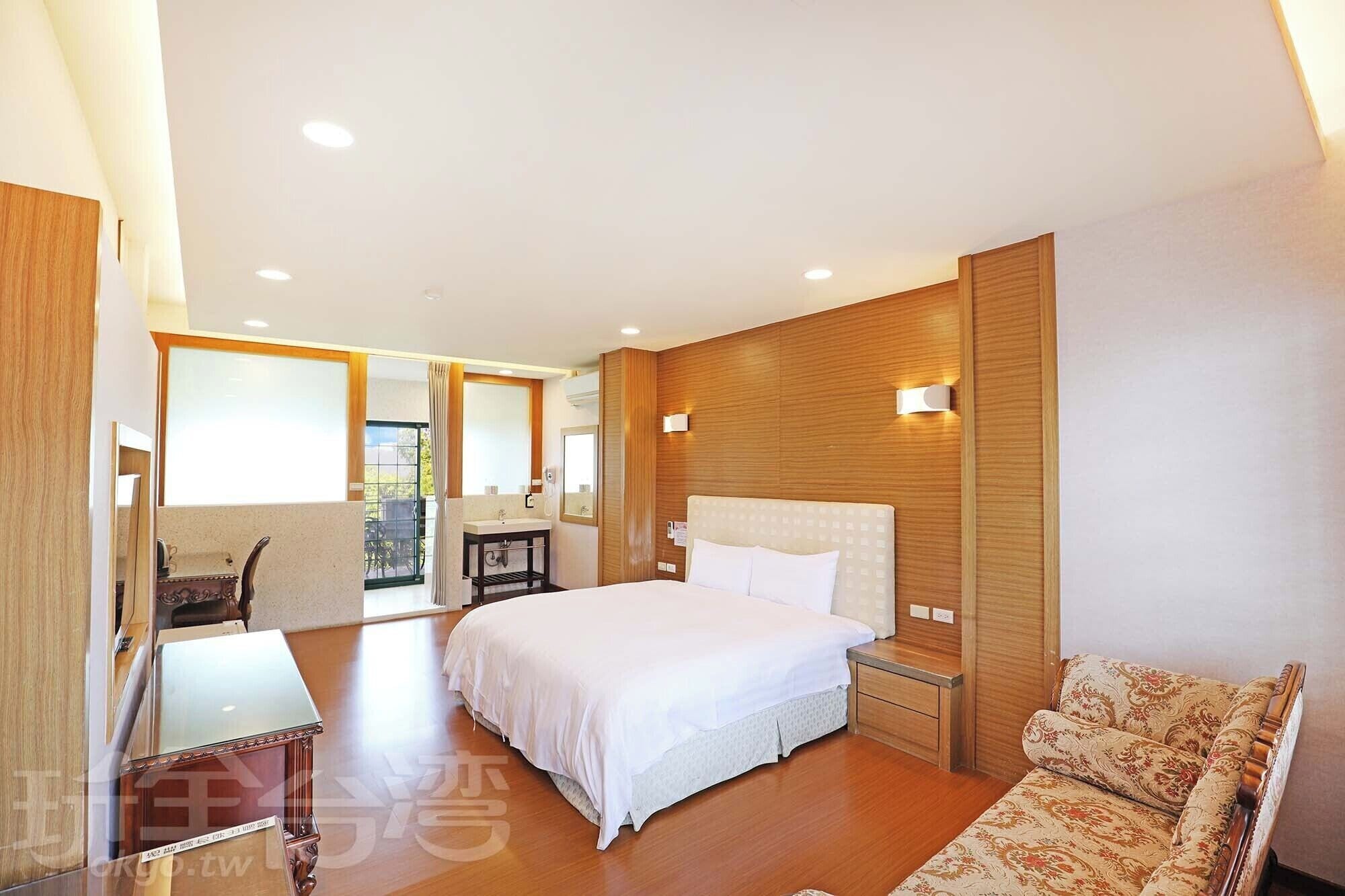 (C棟) 豪華雙人房 | 免費無線上網、床單