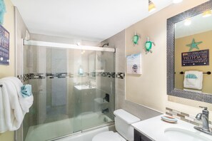 ฝักบัว, ของใช้ในห้องน้ำฟรี, ไดร์เป่าผม, ผ้าเช็ดตัว