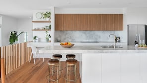 Microwave, oven, dishwasher, coffee/tea maker