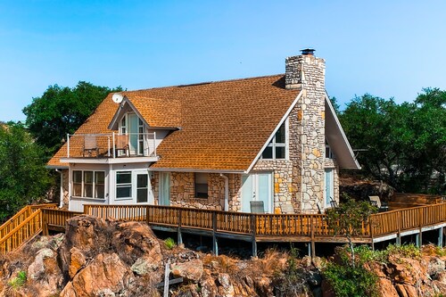 Lovely 2-story home with upper & lower decks, gorgeous lake & Hill Country views