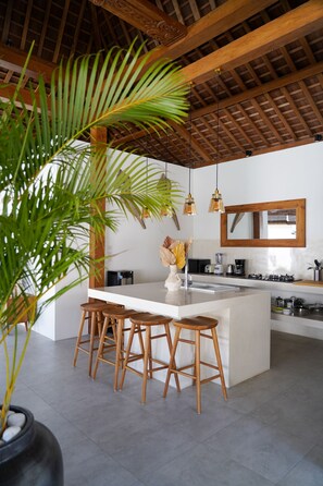 Fridge, microwave, stovetop, coffee/tea maker - Villa Riviera, an Exclusive 6BDR in the heart of Seminyak and close to the Beach (Bali)