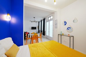 Iron/ironing board, WiFi, bed sheets