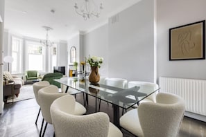 Apartment | 4 bedrooms - The Streatham Hill Wonder - Spacious 4bdr House With Garden and Terrace (London)