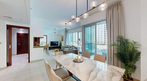 Best location to stay in Dubai Marina with everything in walking distance