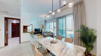 Best location to stay in Dubai Marina with everything in walking distance