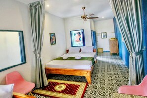 3 عدّة غرف نوم وواي فاي وملاءات أسرّة